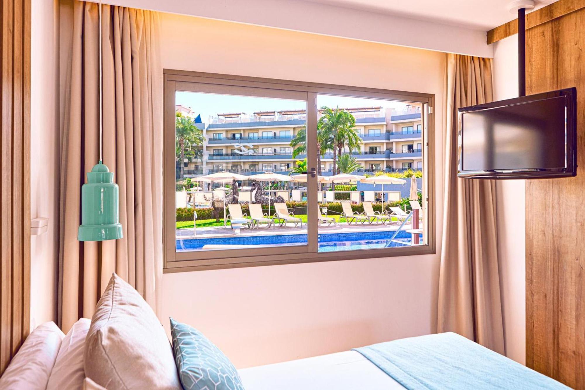 Zafiro Palmanova Aparthotel Luaran gambar